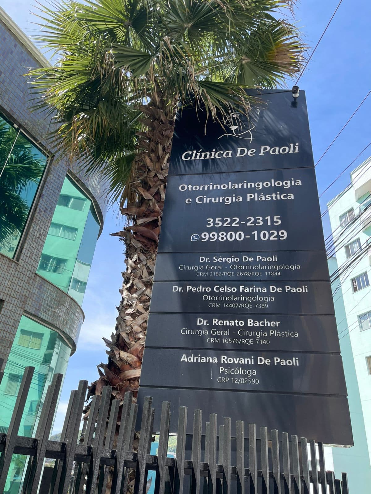 Clínica De Paoli - Placa